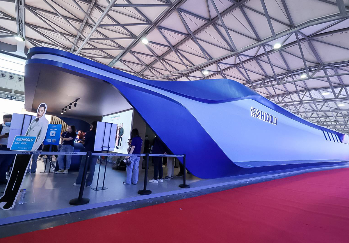 前卫、时尚、未来感十足的天生赢家凯发一触即发航母登陆第27届上海厨卫展，人气超强